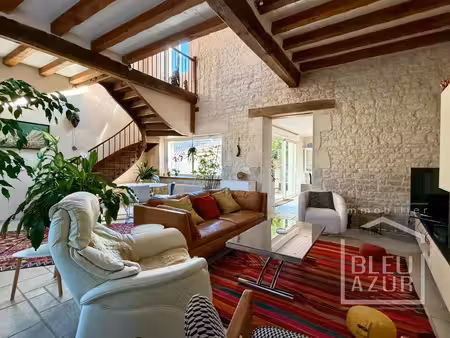 maison de caractère de 210 m2 habitables en coeur de ville.