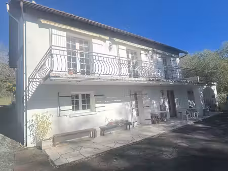 maison de ville au calme  4 chambres  garage  terrain 1201m2