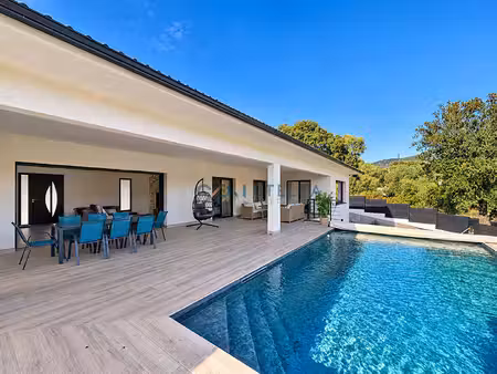 bastelicaccia villa contemporaine avec piscine et dépendance