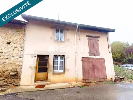jolie maison de village de 41 m2 à rénover entièrement disposant de combles  un garage et 
