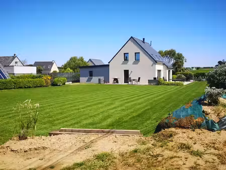 terrain constructible 838m² bord de mer