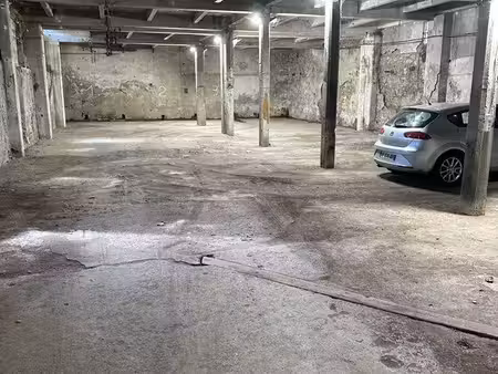 immeuble de rapport – 4 appartements + 800 m² d’entrepôts – 249 000