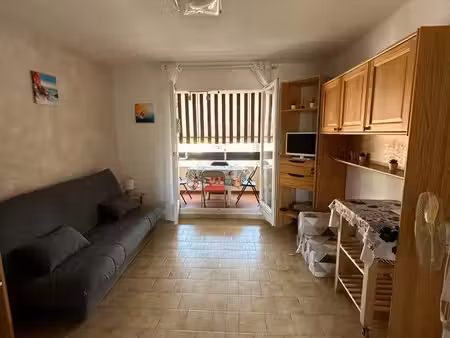studio cabine meublé avec place de parking résidence camargue village rive droite le bouca