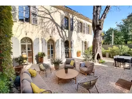 maison de luxe à vendre dans le quartier centre est