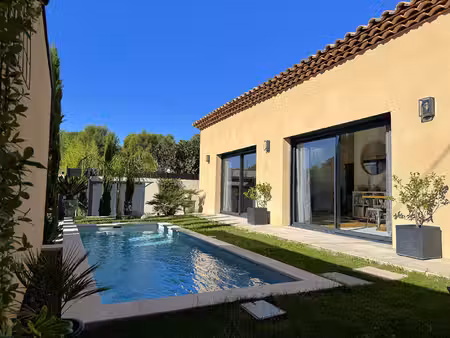 maison de luxe à vendre dans le quartier bellecroix-pont d'avignon