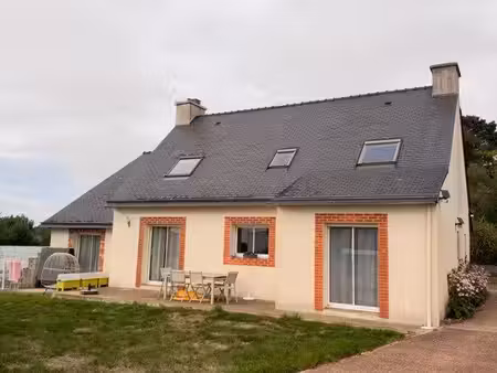 saint-évarzec — maison de 143 m² • 4 chambres • piscine chauffée • terrain de 1 859 m²
