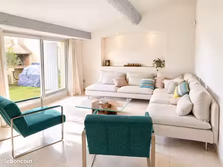 appartement atypique avec terrasse sans vis-à-vis – nîmes centre historique