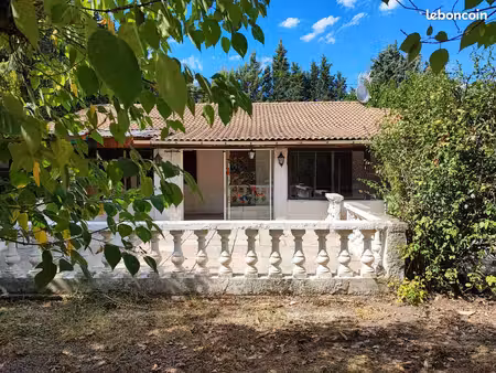 chaleureuse maison de 137m2 dans son écrin de verdure de 2000 m2