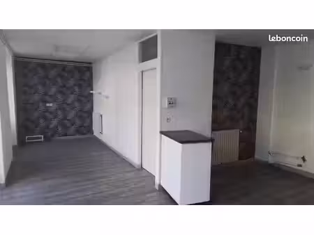 local commercial huelgoat