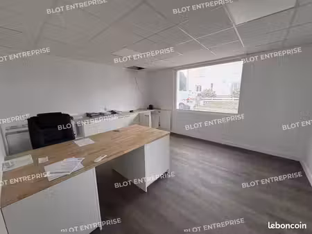 bureau 495 m²