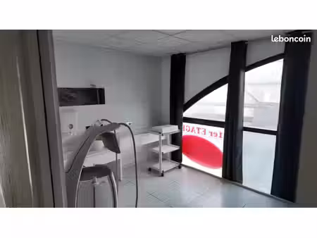 3 locaux avec point d’eau  à côté de l’hôpital de quimper – parking & accès pmr