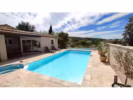 maison spacieuse avec piscine  studio et garage sur 1685m² de terrain