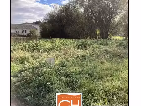terrain 700 m² etauliers