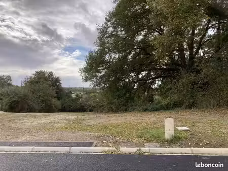 terrain 600 m² pugnac