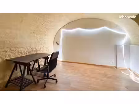 saint-michel – cave voûtée en pierre de 47 m²  saine et aménagée – sans frais d'agence