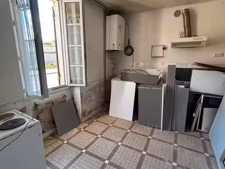 roaillan centre : maison de ville à petit prix avec potentiel – 59 900