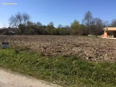 terrain à bâtir de 638 m² à ambares-et-lagrave (33)