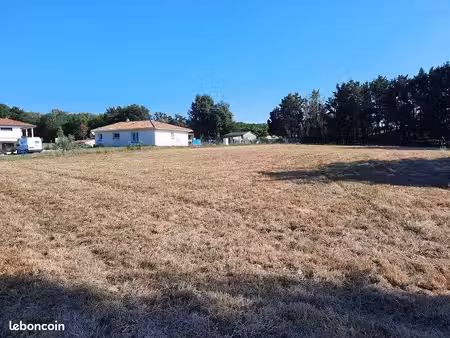 terrain 600 m² berson