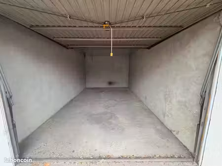 parking/box 14 m² auch
