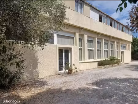 immeuble 15 pièces 742 m²
