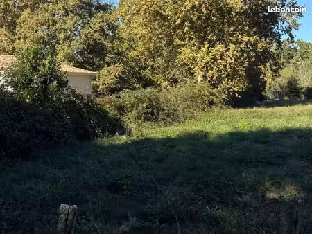 terrain à bâtir de 980 m² à listrac-medoc (33)