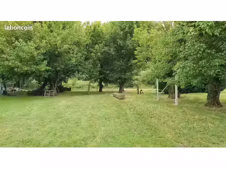 terrain 650 m² montussan