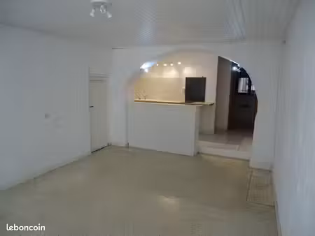 appartement f2 cv montbazin