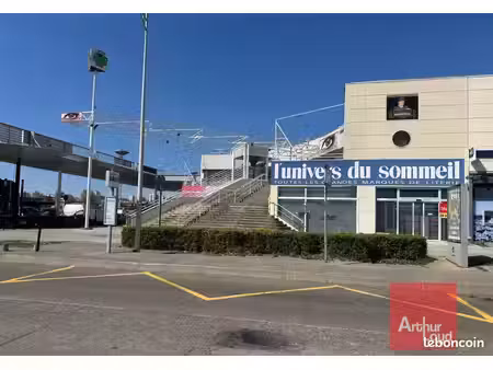 local commercial 792 m²