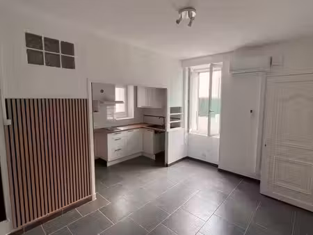 charmant t2 31 15 m² rénové avec jardin privatif  climatisation  parking privé