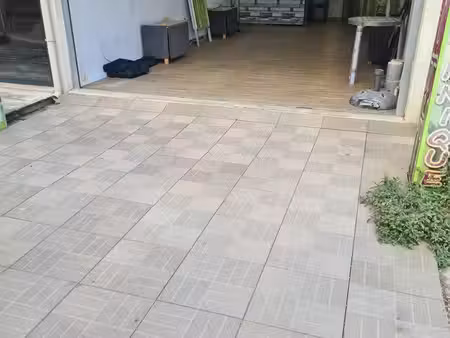 port-camargue – boutique 37 m² + terrasse 10 m² – à louer ou à vendre