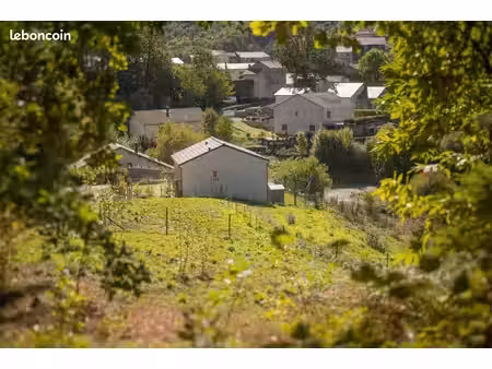 terrain viabilisé de 704 m² avec vue dégagée  proche forêt et village