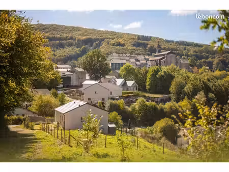 terrain viabilisé de 704 m² avec vue dégagée  clôturé et terrassement commencé
