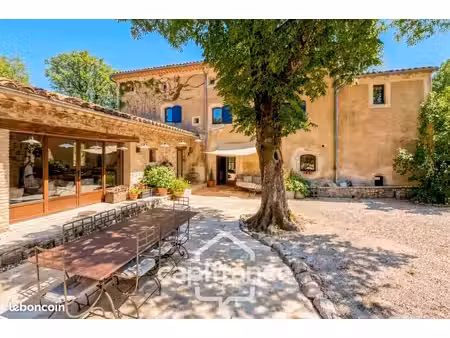 hôtel 524 m²