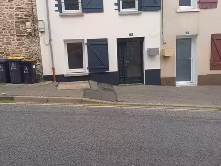 vend petite maison de bourg 82000e