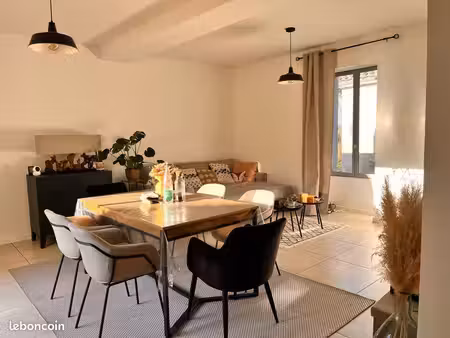 t2 rdc 64m2 avec terrasse et parkings