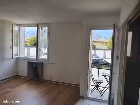grand studio dans un quartier calme