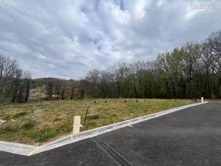 terrain 830 m² bonnetan