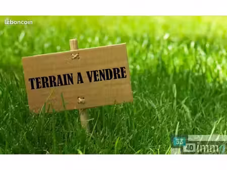 terrain 1712 m² salles