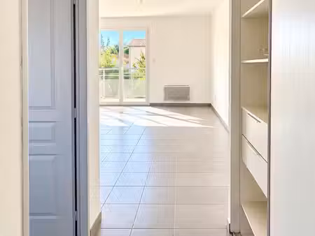 bel appartement - t3 balcon et parking privatif - vieux bourg