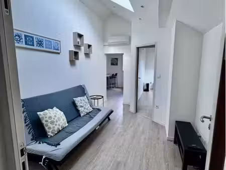 t2 mansardé 45m2 au sol/31m2 hab  rénové  très lumineux- gières