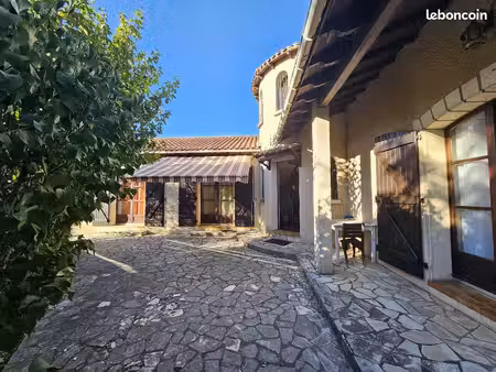 villa 5 pièces 150 m²