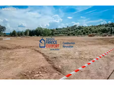 terrain 556 m² vias