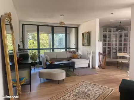 grand t4/t5 entièrement rénové avec terrasse  3 balcons et vue sur parc