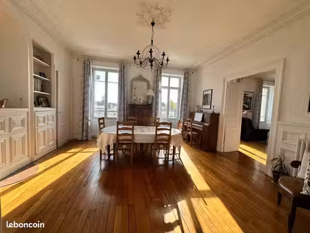 appartement 8 pièces 208 m²