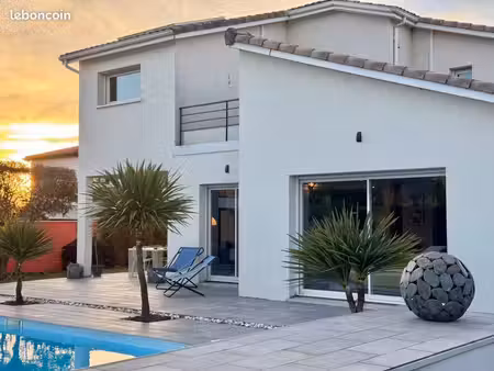 villa contemporaine - garage 4 voitures (100 m2) - piscine - dpe a - saint jory