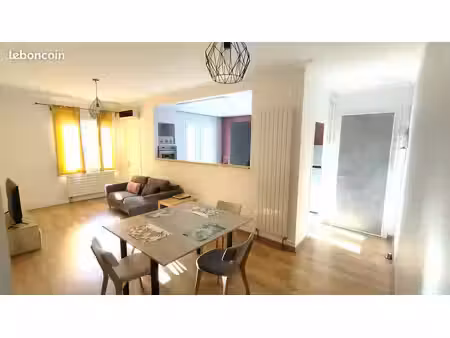 t3 traversant 70 m² avec balcons et cave – grenoble gustave rivet