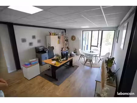 bureau lumineux de 27 m² – climatisé – eurocentre