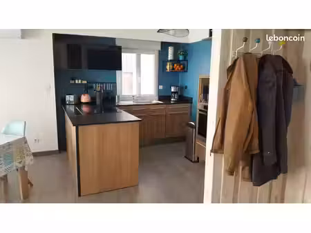 maison de ville avec un appartement t3 et un studio de 25 m2 indépendant