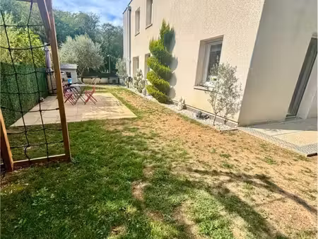 ? rare à la vente – un appartement qui se vit comme une maison