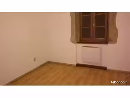 petit f3  63 m2  rue calme  sellières